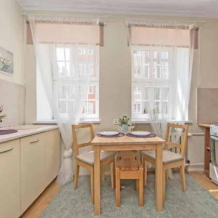 Apartament Kameralny 17 *